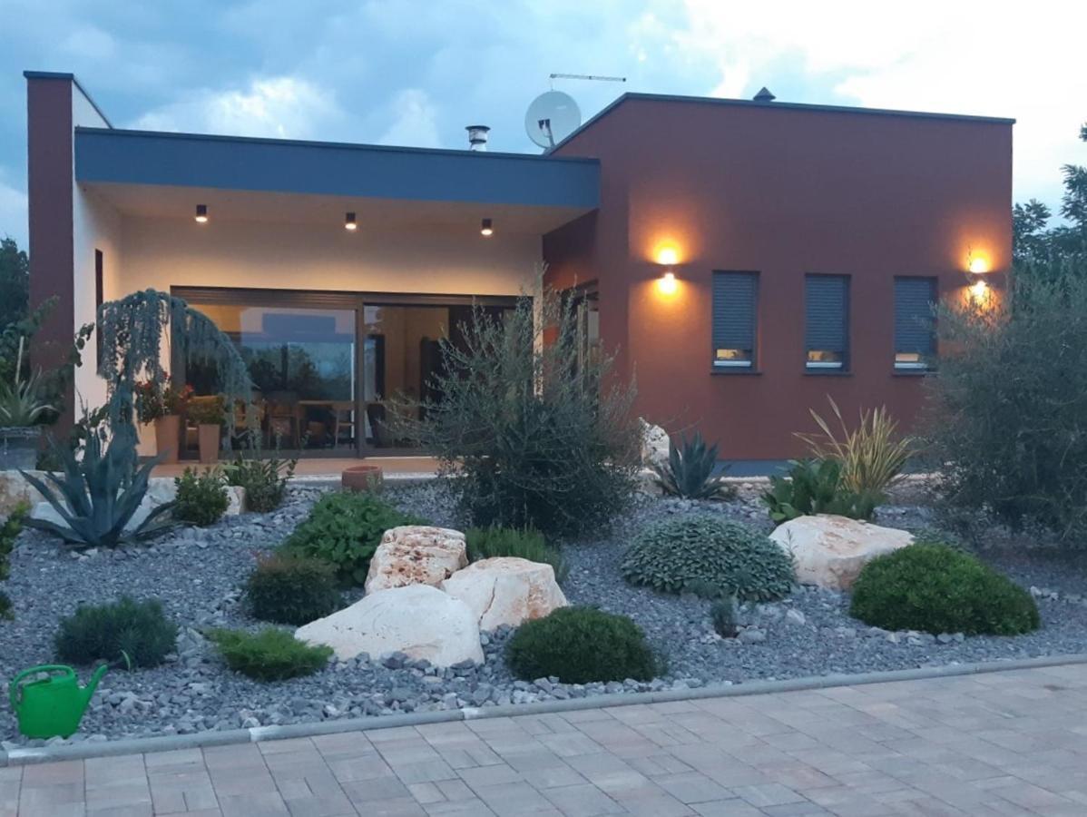 Apartments Bijou With Big Private Garden Near Umag Vilanija Exterior photo
