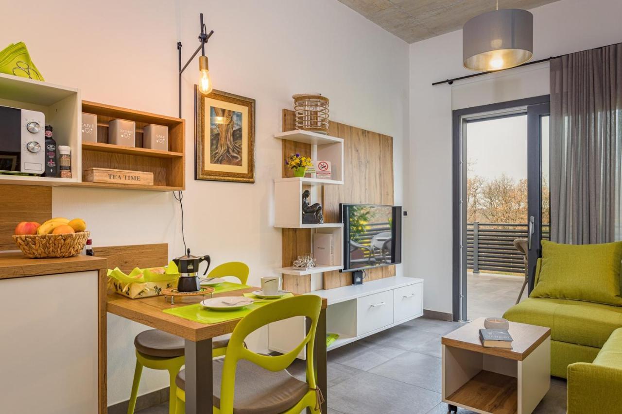 Apartments Bijou With Big Private Garden Near Umag Vilanija Exterior photo
