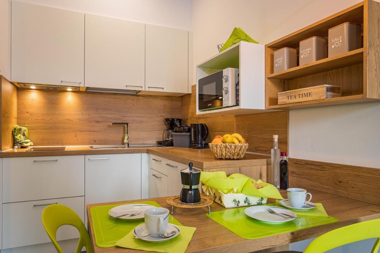 Apartments Bijou With Big Private Garden Near Umag Vilanija Exterior photo