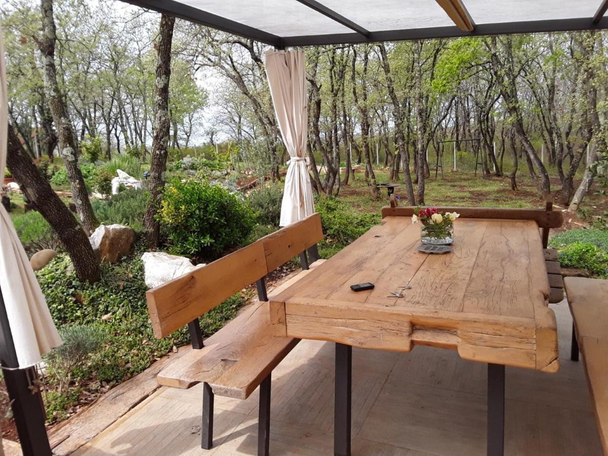 Apartments Bijou With Big Private Garden Near Umag Vilanija Exterior photo