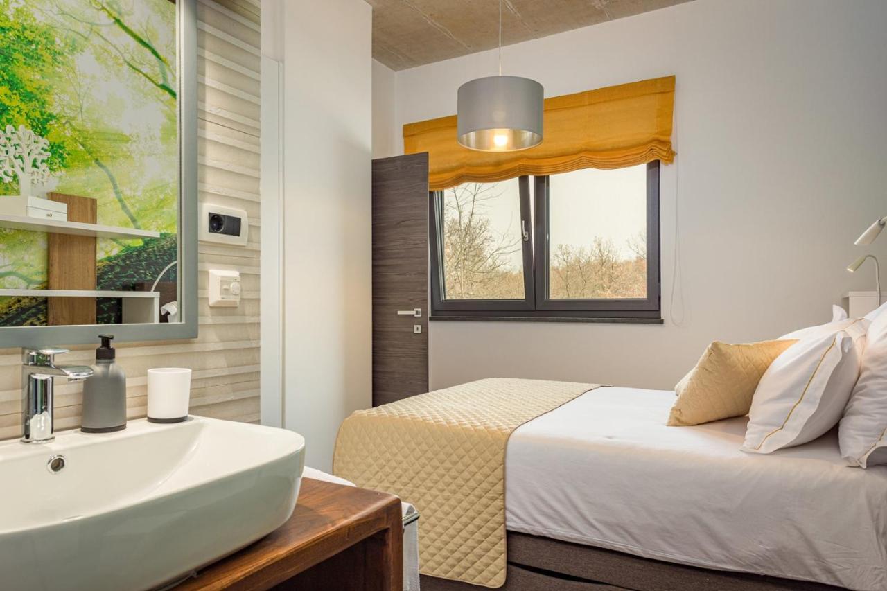 Apartments Bijou With Big Private Garden Near Umag Vilanija Exterior photo