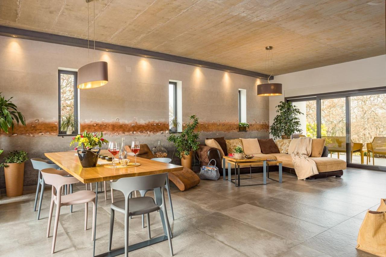 Apartments Bijou With Big Private Garden Near Umag Vilanija Exterior photo